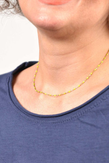 Collar corto amarillo y oro